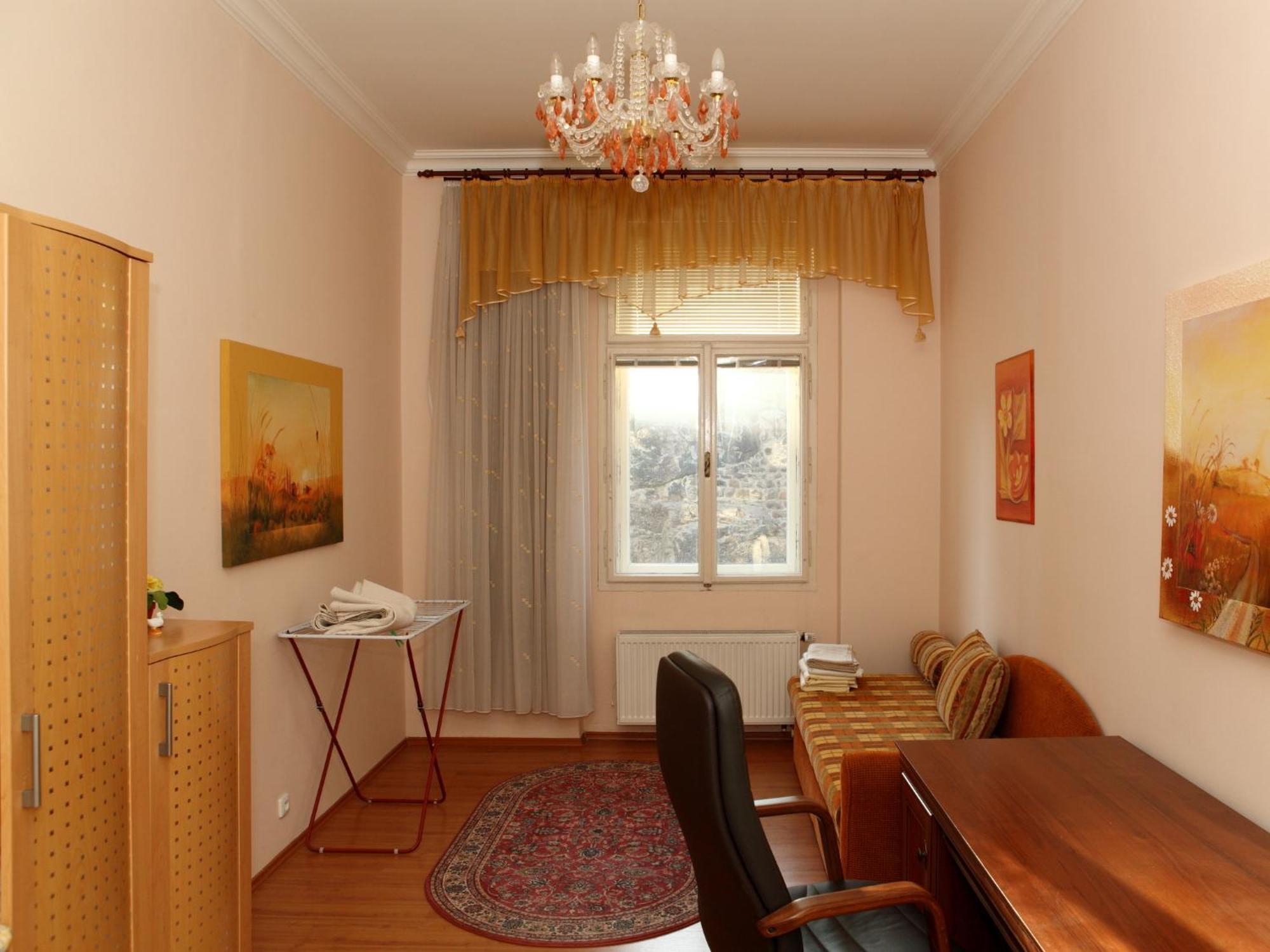 7K - Apartmany Lazenska Κάρλοβι Βάρι Εξωτερικό φωτογραφία