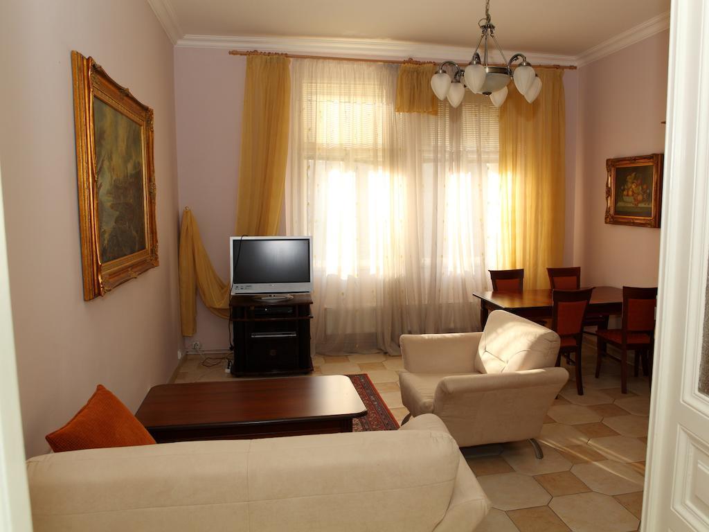 7K - Apartmany Lazenska Κάρλοβι Βάρι Δωμάτιο φωτογραφία