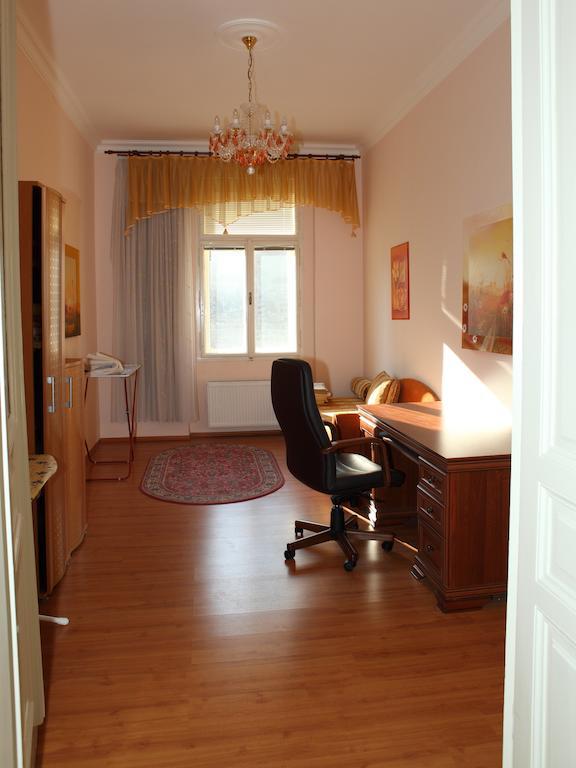 7K - Apartmany Lazenska Κάρλοβι Βάρι Δωμάτιο φωτογραφία